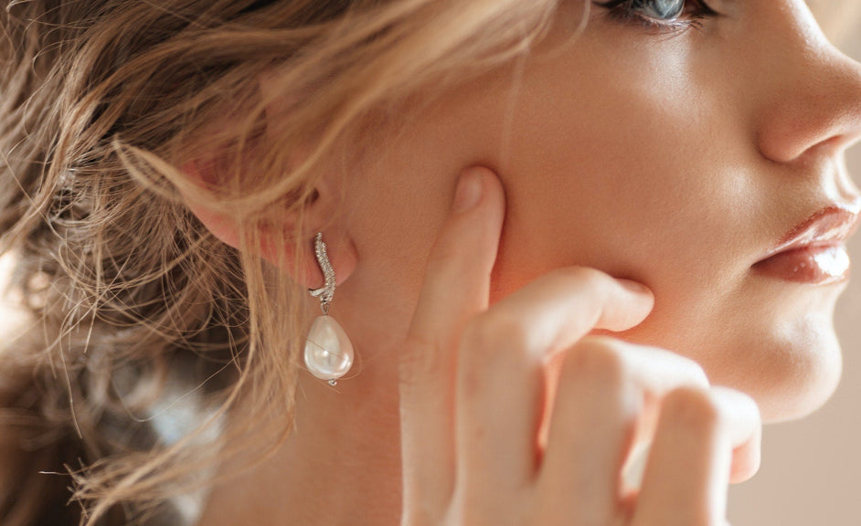 Perle, pierre de lune ou alexandrite = Juin